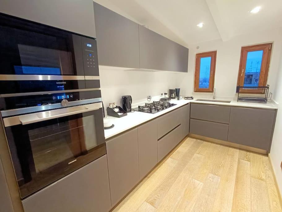 10 Min To Center Luxury Panoramic Penthouse Lejlighed *