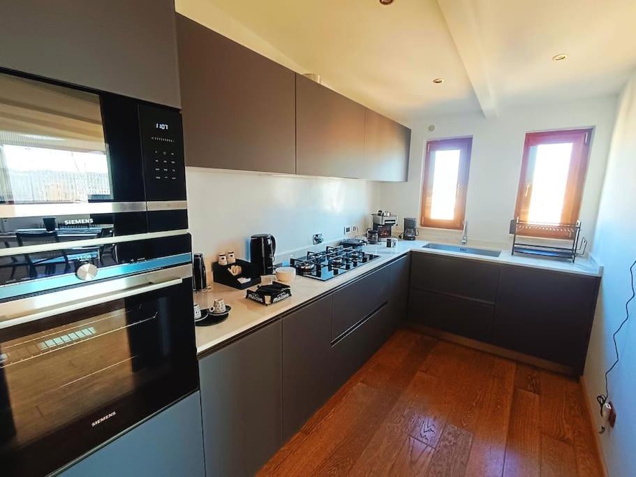 10 Min To Center Luxury Panoramic Penthouse Apartment